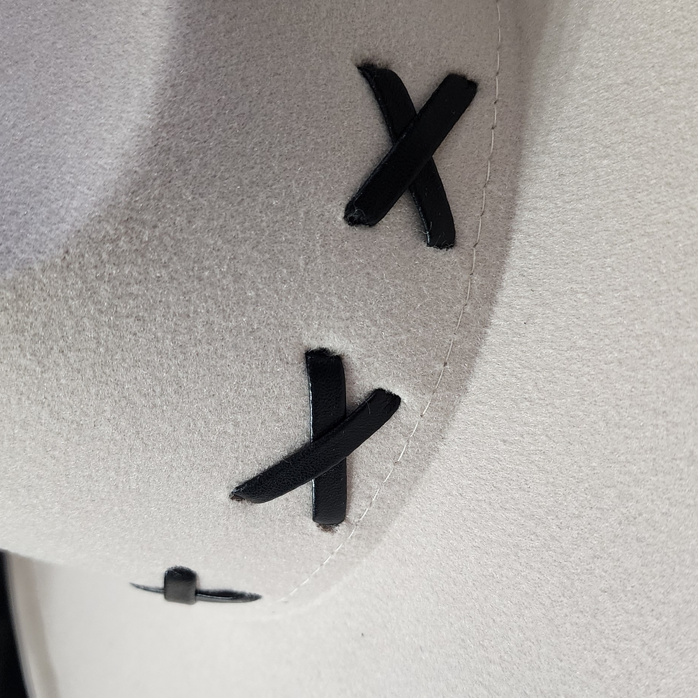 Buckle Cream Hat with Black Accents - Picture 5 of 7